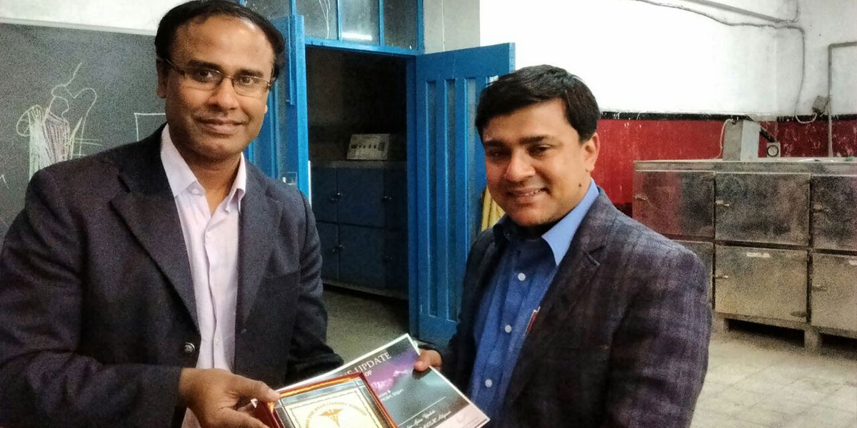 Receiving certificate from Dr Rajeev Raman ( Present General Secretary IOA ) at Foot and Ankle update 2017